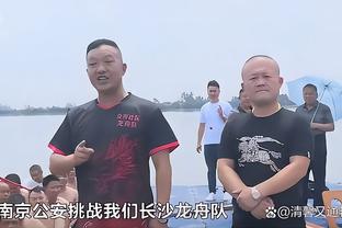 拉亚疑似受伤队医进场治疗，拉姆斯代尔开始热身